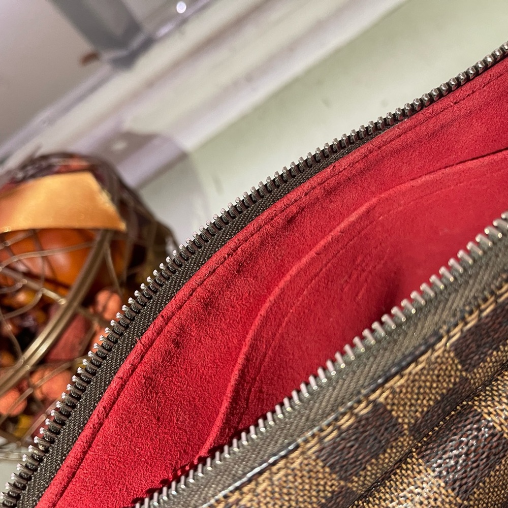 LOUIS VUITTON
Damier Ebene Canvas Ravello GM Bag - Picture 7 of 7